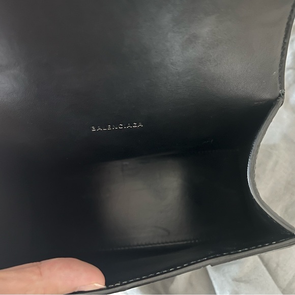 Black Crocodile Embossed Handbag - Picture 7 of 9